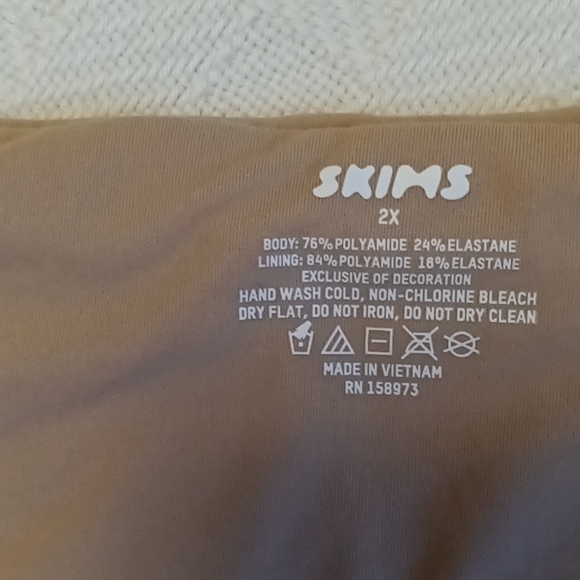 Skims Fits Everybody Bandeau Bra - Picture 6 of 16